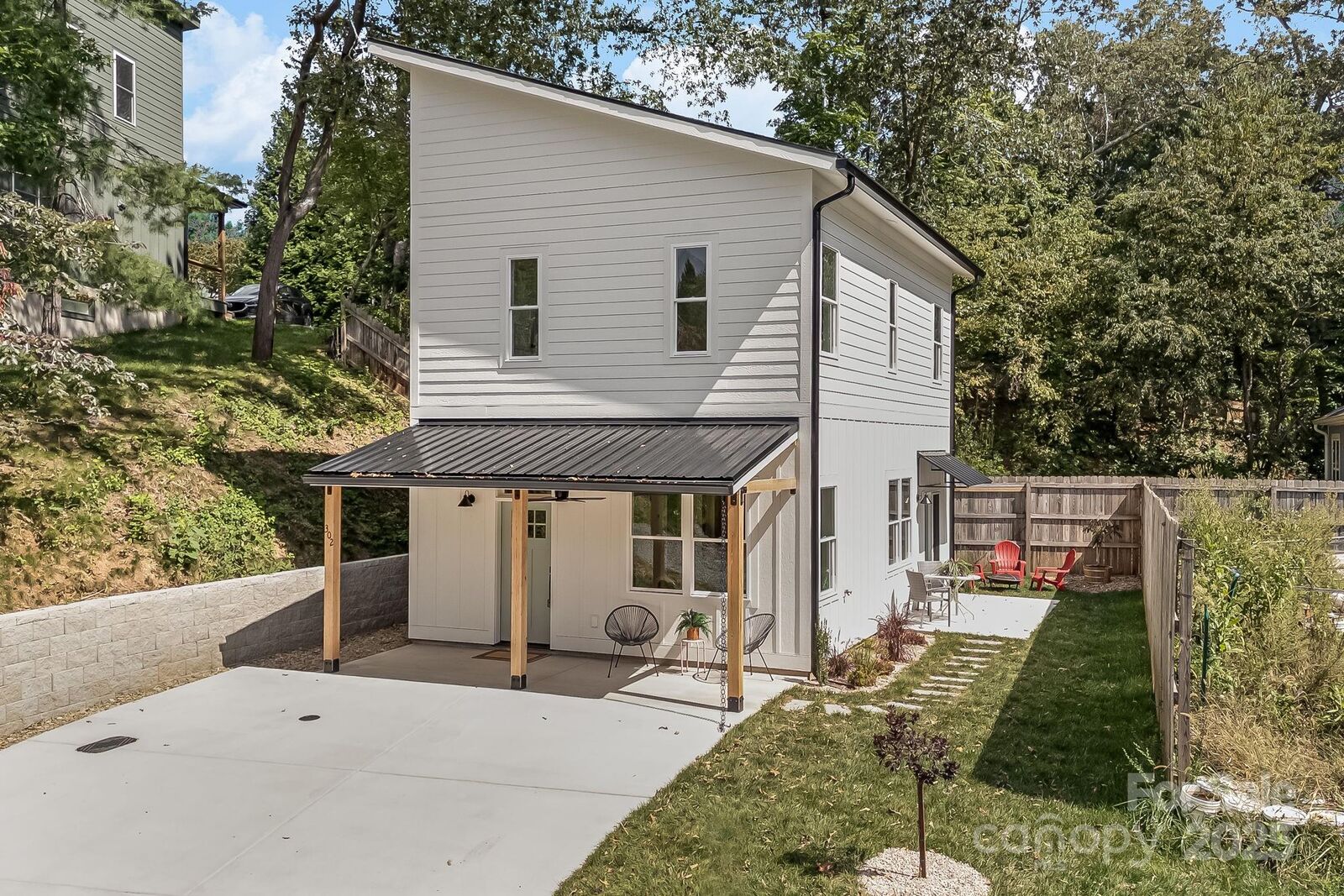 Property Photo:  302 State Street  NC 28806 