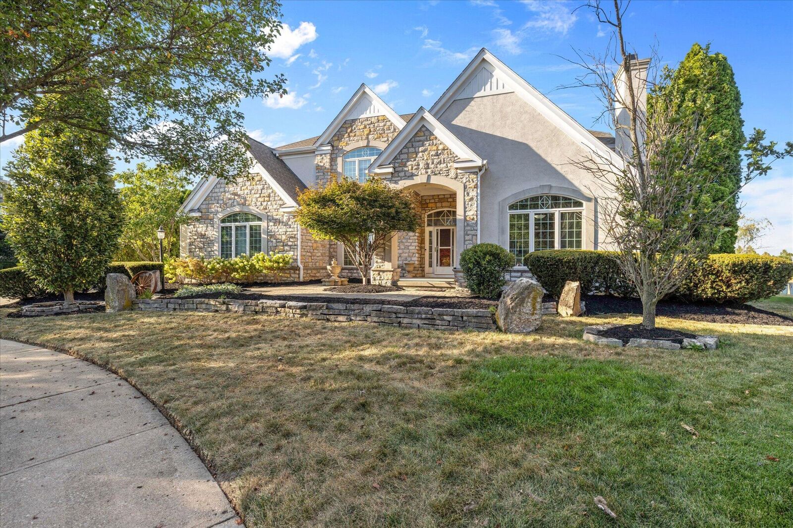 Property Photo: 6658 Traquair Place OH 43016