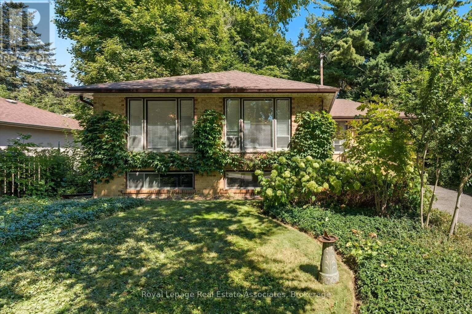 Property Photo:  1229 Welwyn Drive  ON L5J 3J5 