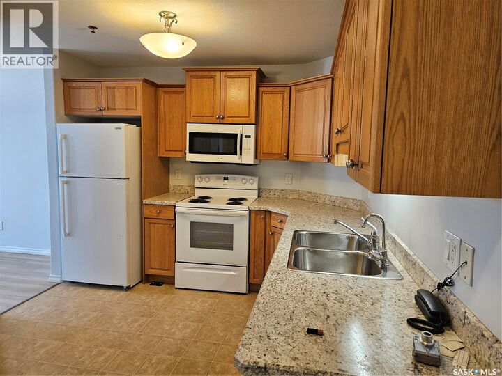 Property Photo:  302 3946 Robinson Street  SK S4S 3C8 