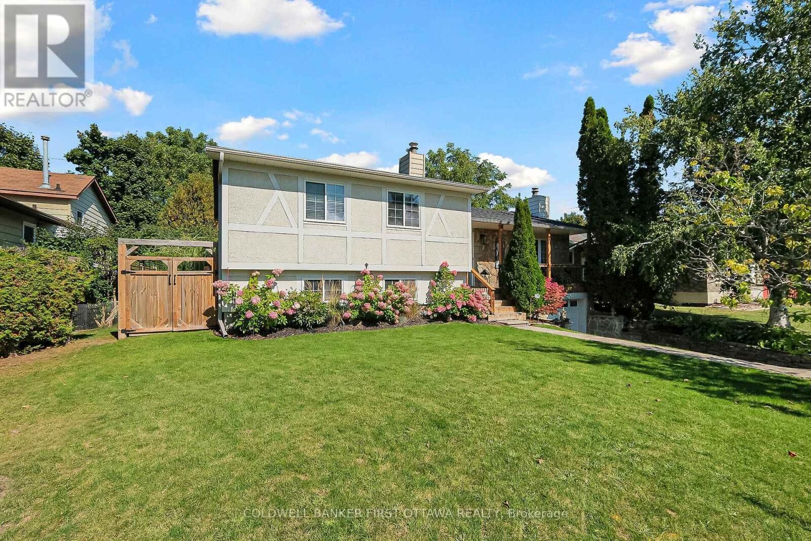 Photo de la propriété:  421 Ferrill Crescent  ON K7C 3V4 
