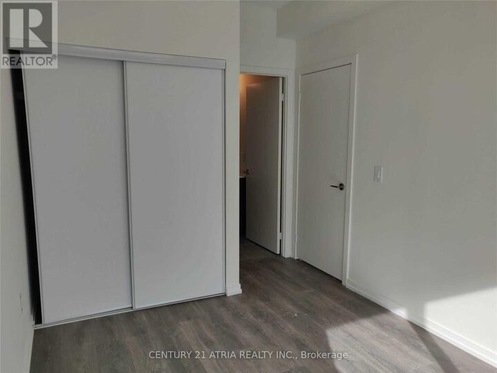 Property Photo: 3237 Bayview Avenue 811 ON M2K 0G1