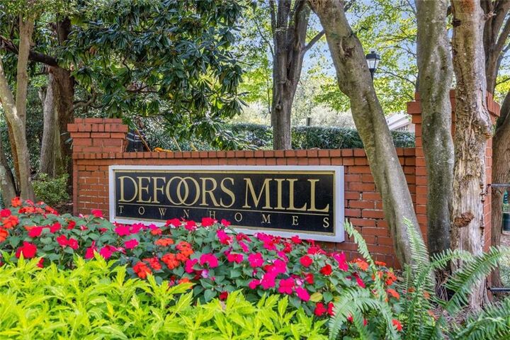 Property Photo:  801 Defoors Mill Circle NW  GA 30318 