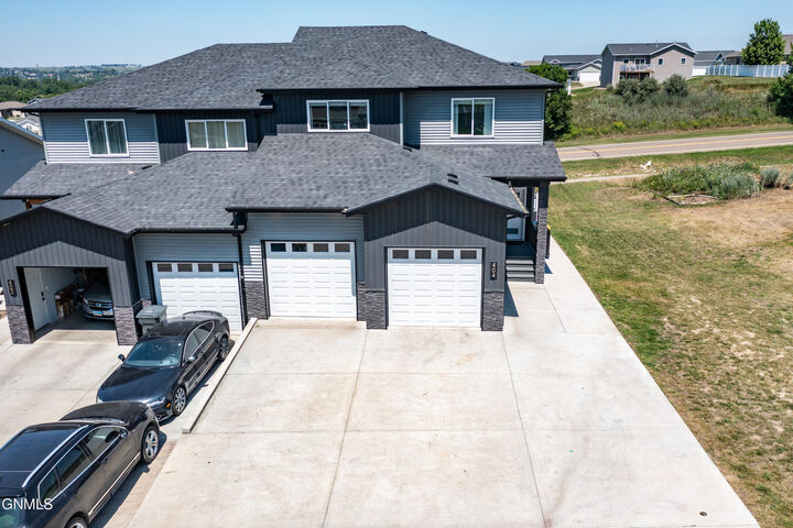 Property Photo:  404 Lena Court SE  ND 58554