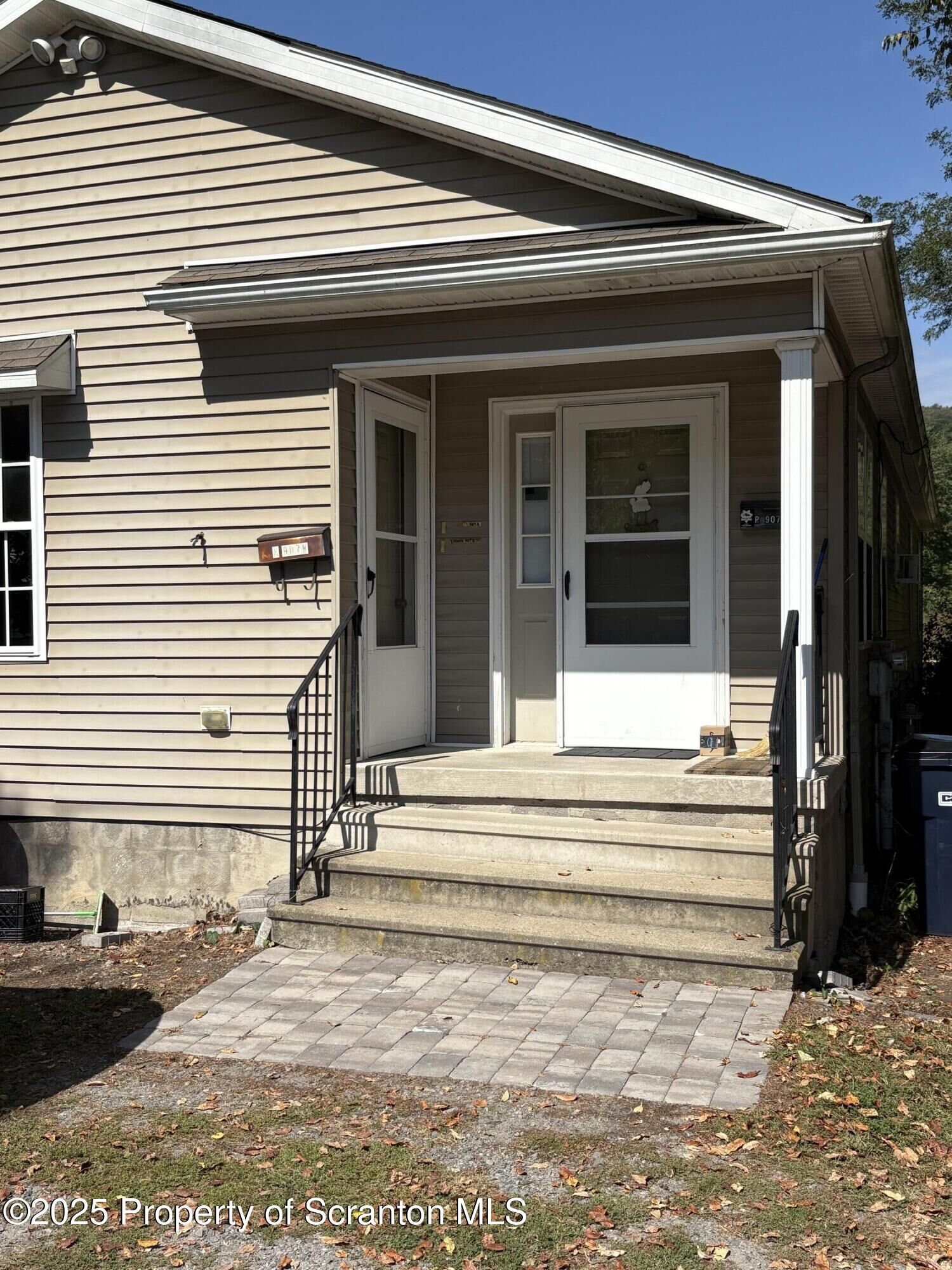 Property Photo:  907 Rear Lackawanna Avenue B  PA 18433