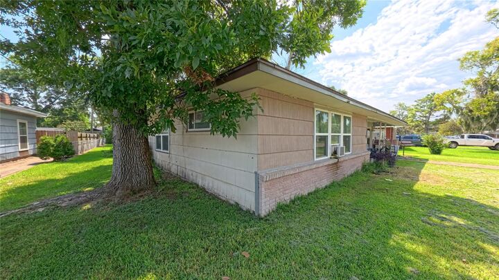 Property Photo:  116 Chestnut Street  TX 77566 