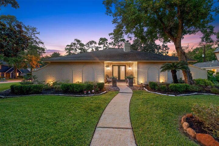 Property Photo: 722 Shadowbrook Drive TX 77380