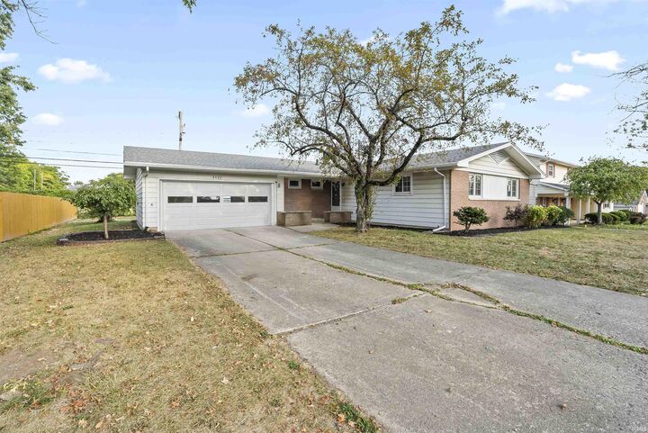 Property Photo:  5532 Riviera Drive  IN 46825-5712 