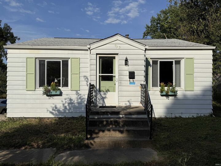 932 S Henderson Street  Bloomington IN 47401-7401 photo