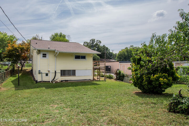 Property Photo: 1915 McCroskey Ave TN 37917