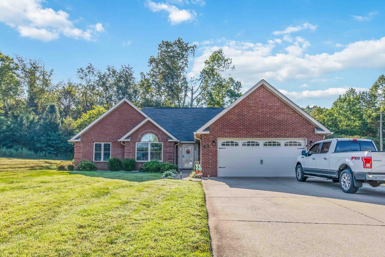 Property Photo: 10 Evergreen Drive KY 42501