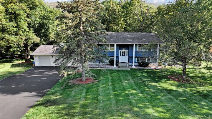 Property Photo:  5 Mohican Court  NY 12577 