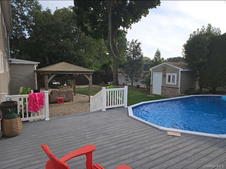 Property Photo:  