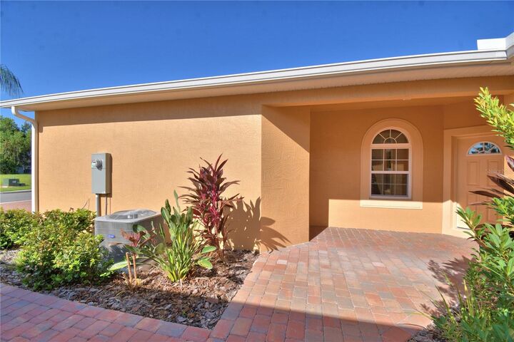 Property Photo:  1709 Linz Ct  FL 33884 