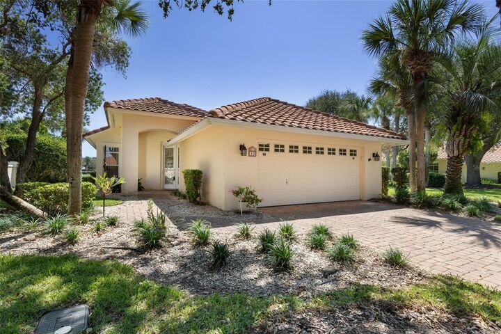 Property Photo:  10 Madeira Court  FL 32137 