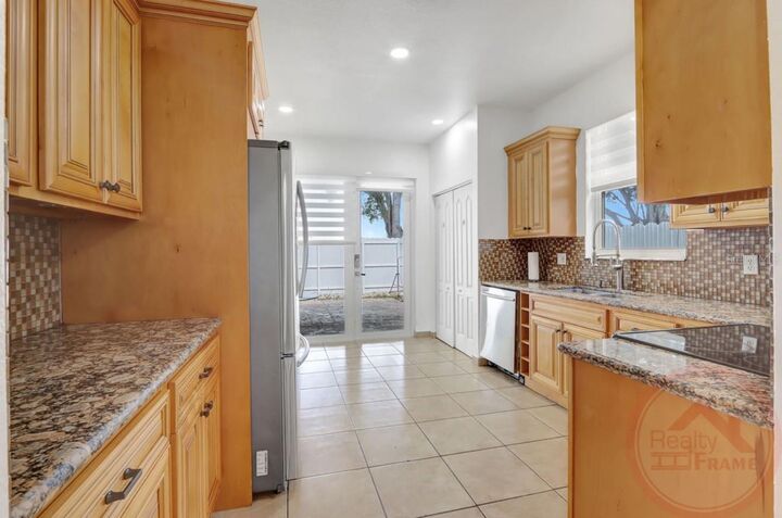 Property Photo:  2328 NE 37th Terrace  FL 33033 