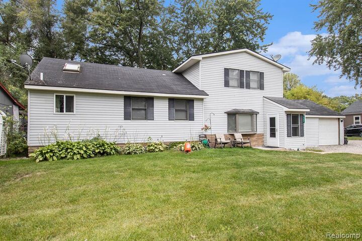 Property Photo:  1904 Viola Drive  MI 48462 8886 
