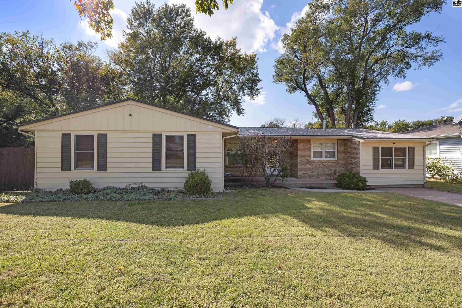 Property Photo:  309 N 4th St  KS 67579 