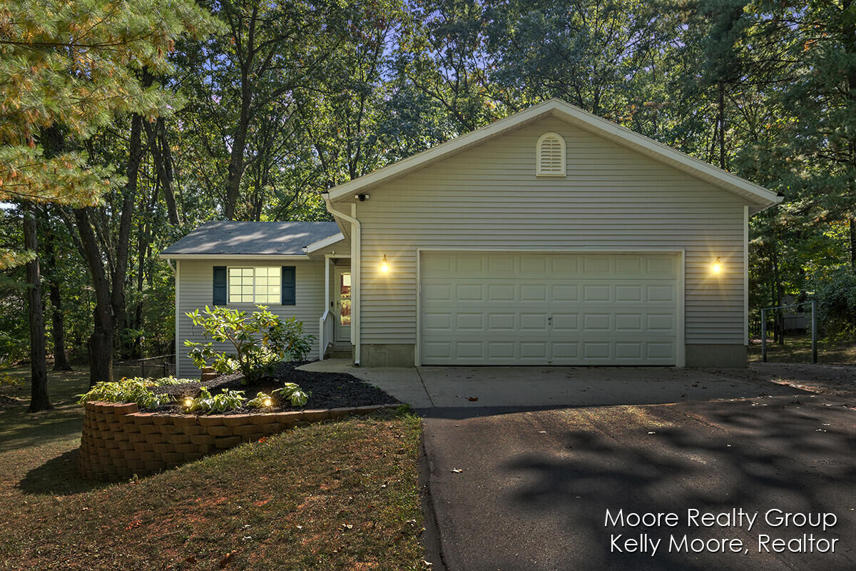 Property Photo:  10767 Green Timber Drive  MI 48838 