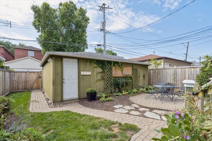 Property Photo:  5043 W Sunnyside Avenue  IL 60630 