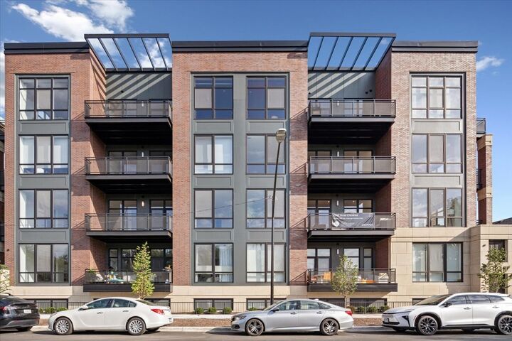 Property Photo: 1340 W Chestnut Street 301 IL 60642