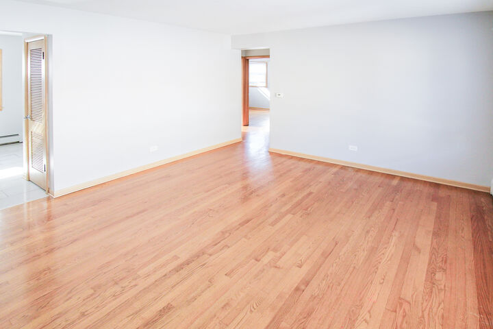 Property Photo:  6920 N Rosemary Lane 1W  IL 60714 