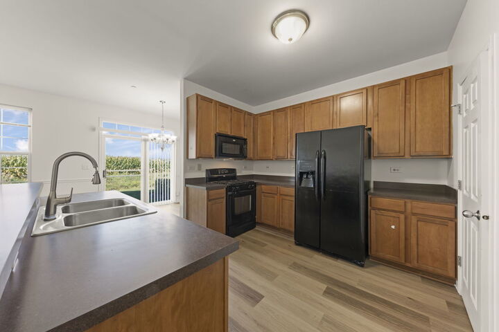 Property Photo:  171 Willoughby Court E  IL 60560 