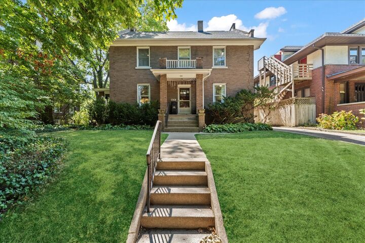 Property Photo:  805 W Indiana Avenue  IL 61801 