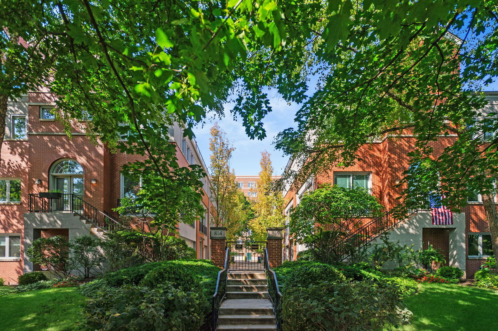 Property Photo:  816 Hinman Avenue 4  IL 60202 