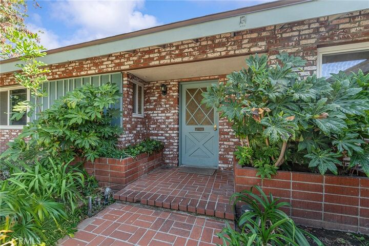 Property Photo:  562 E Allen Avenue  CA 91773