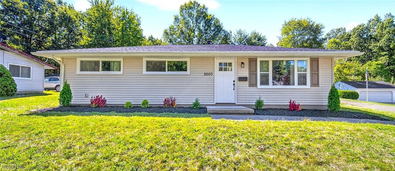Property Photo:  2003 James Street  OH 44446 