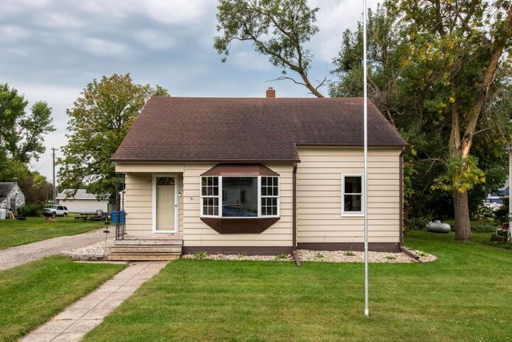 Property Photo:  113 Iowa Avenue  MN 56339 