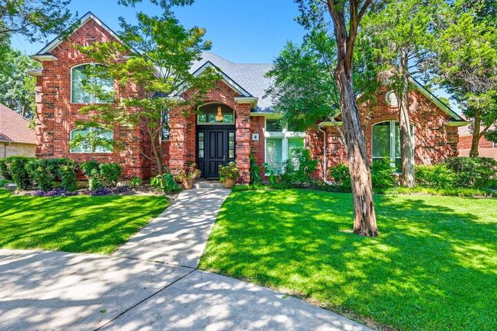 Property Photo:  8 Equestrian Trail  TX 75116 