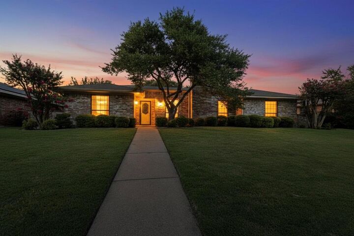 Property Photo:  2417 Parkhaven Drive  TX 75075 