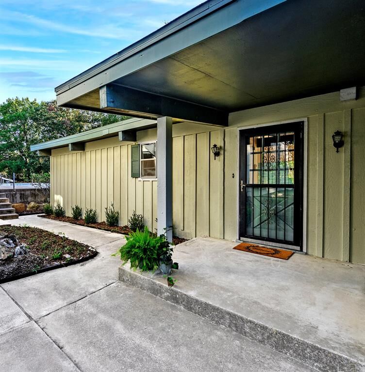 Property Photo:  920 Hanna Drive  TX 75020 