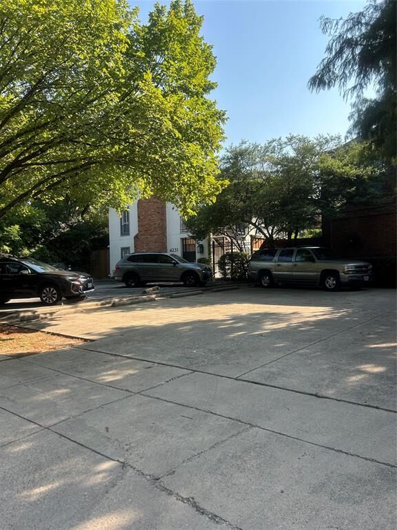 Property Photo: 4231 Gilbert Avenue TX 75219
