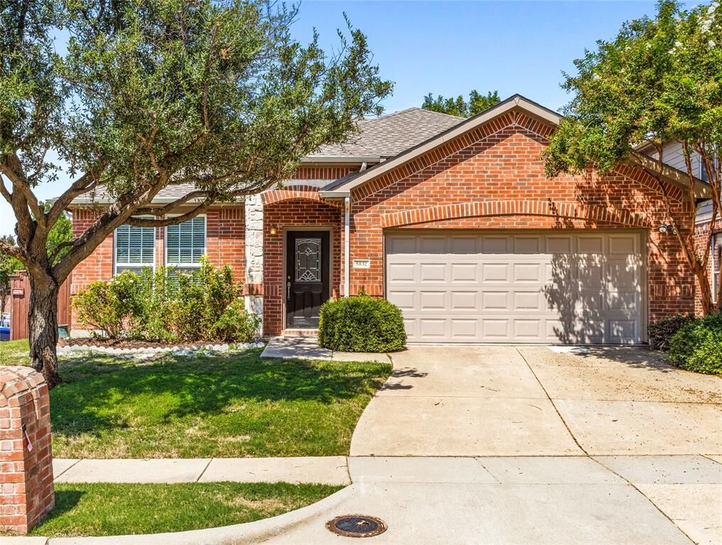 Property Photo:  5832 Pebble Ridge Drive  TX 75070 