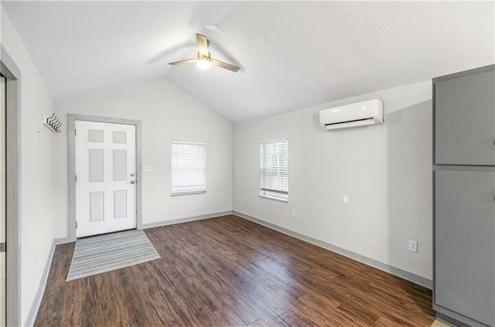 Property Photo:  1109 NE Monroe Street  AR 72712 