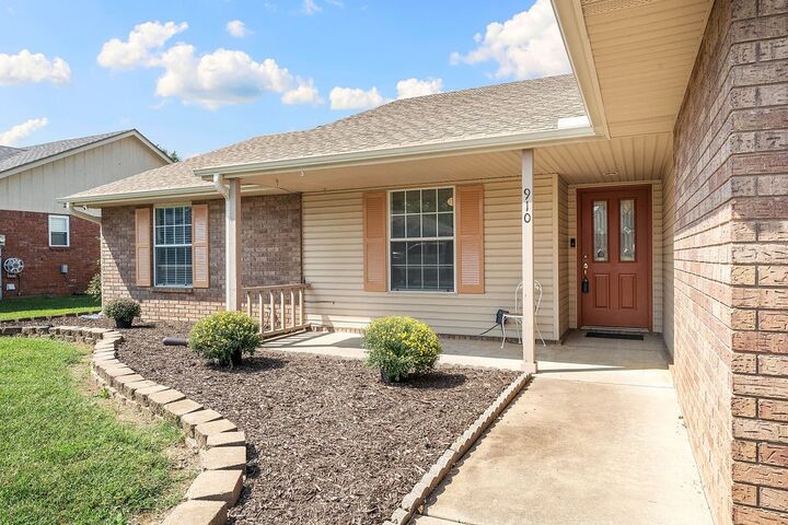 Property Photo:  910 N 26th Street  AR 72756 