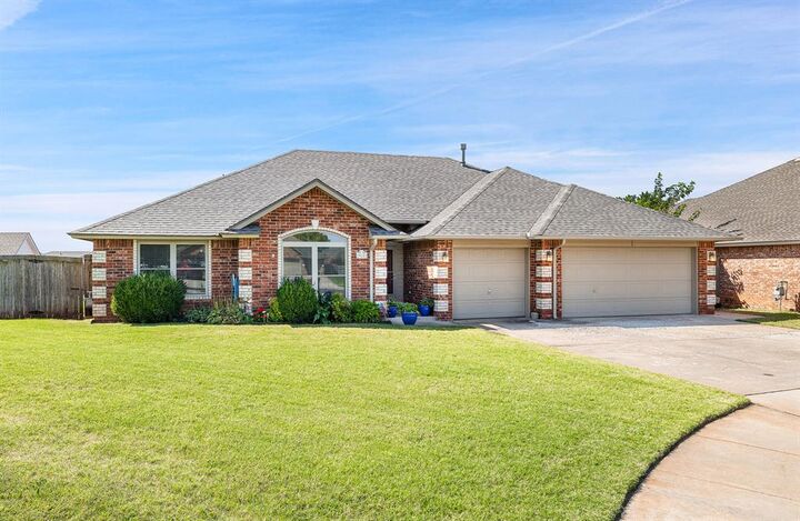 Property Photo:  912 NE 25th Court  OK 73160 
