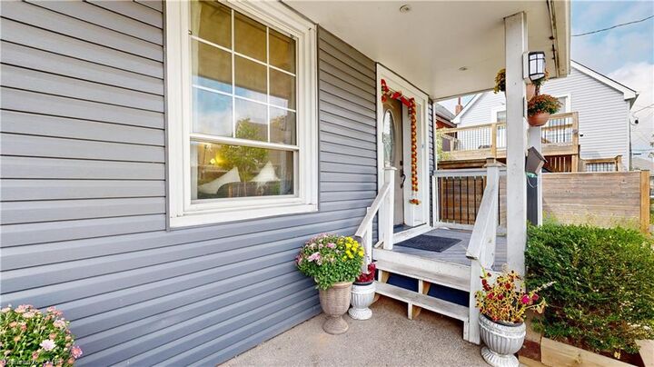 Property Photo:  6 Albany Avenue  ON L8H 2H2 