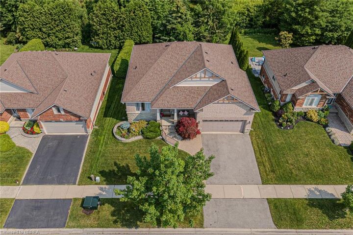 Property Photo:  26 Cobblestone Drive  ON N3L 4G1 