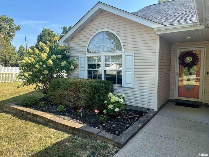 Property Photo: 1208 Gerlock Court IL 62918