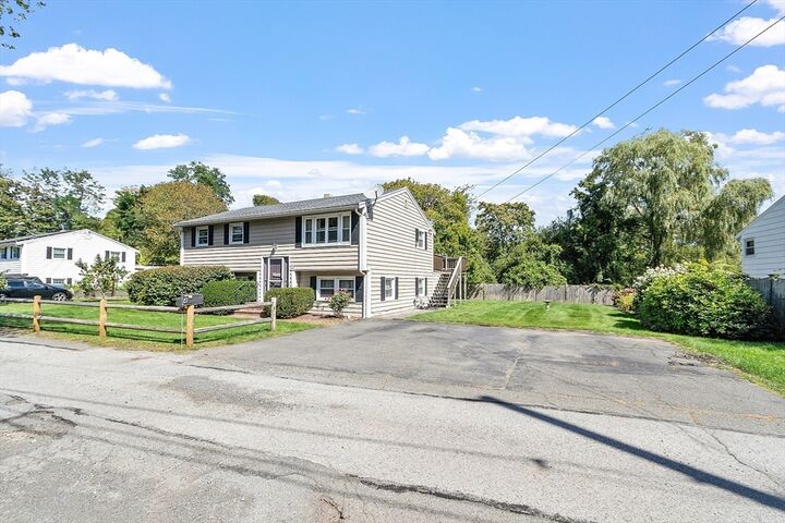 Property Photo:  4 Hillside Rd  MA 01930 