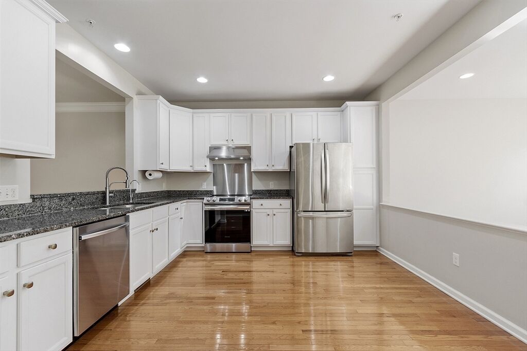 Property Photo:  26 Kendall Ct 67  MA 01730 