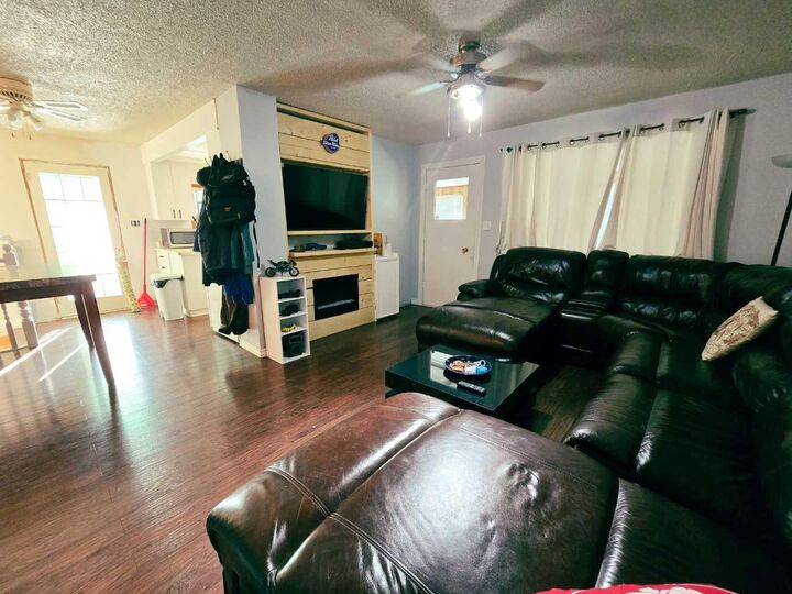 Property Photo:  4927 46 Avenue  AB T0H 3G0 