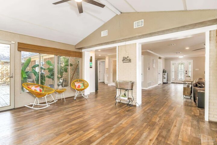 Property Photo:  1630 Spalding Cir  FL 32514 