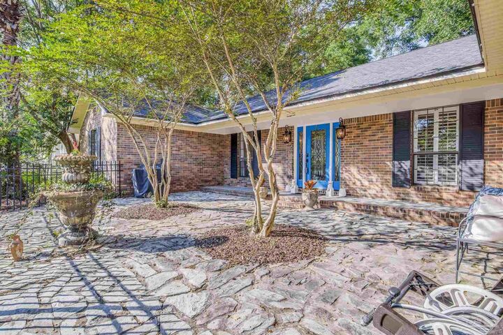 Property Photo: 1630 Spalding Cir FL 32514
