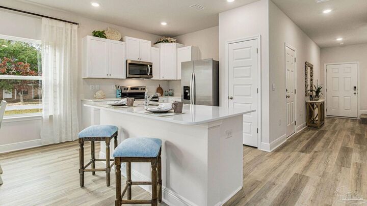 Property Photo: 2463 Cliff Hollow Cir FL 32563