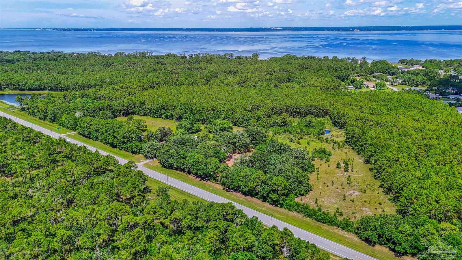 Property Photo: 939 Avalon Blvd FL 32583